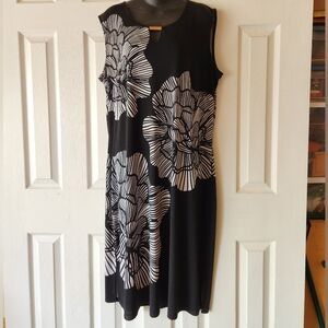 Black & White Graphic Dress 1X